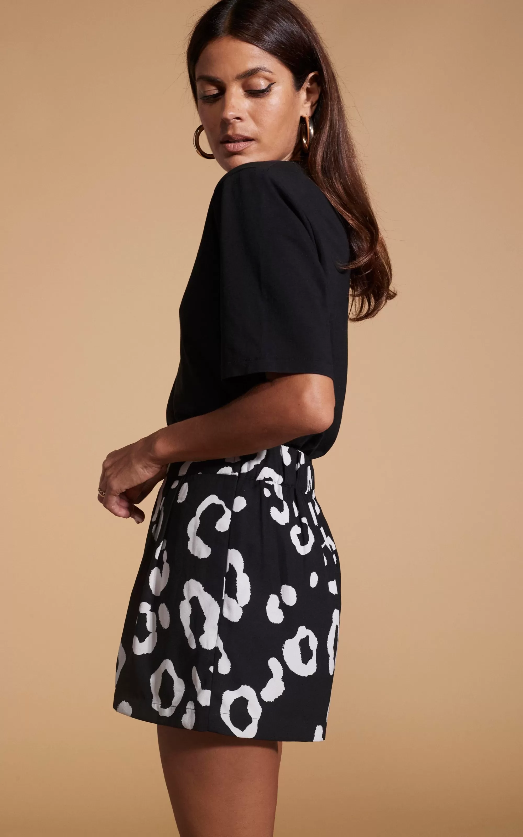 Shorts>Dancing Leopard Chica Bella Shorts In Oversized Mono Leopard
